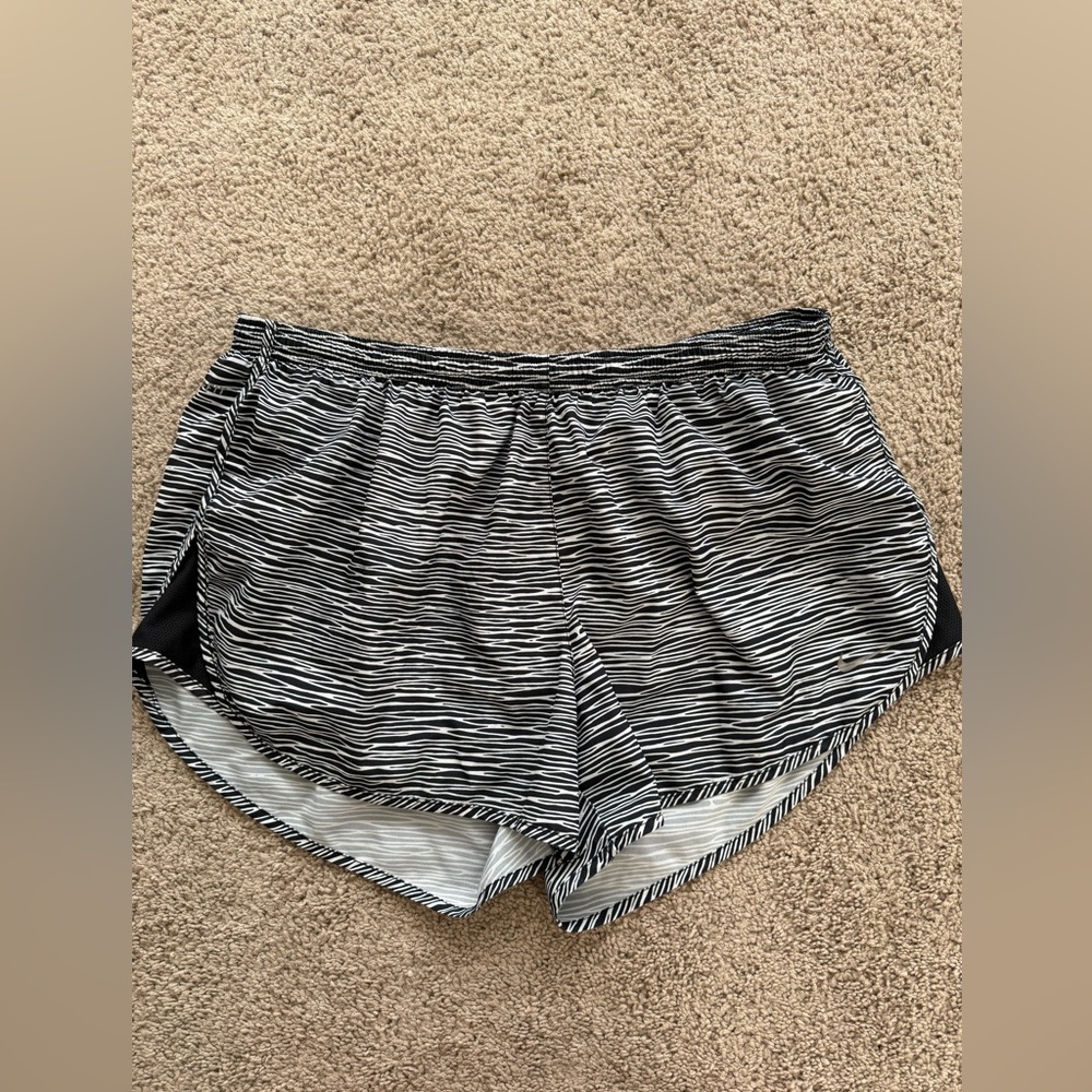 Nike Dri-Fit Women Running Shorts, size XL, black/white
